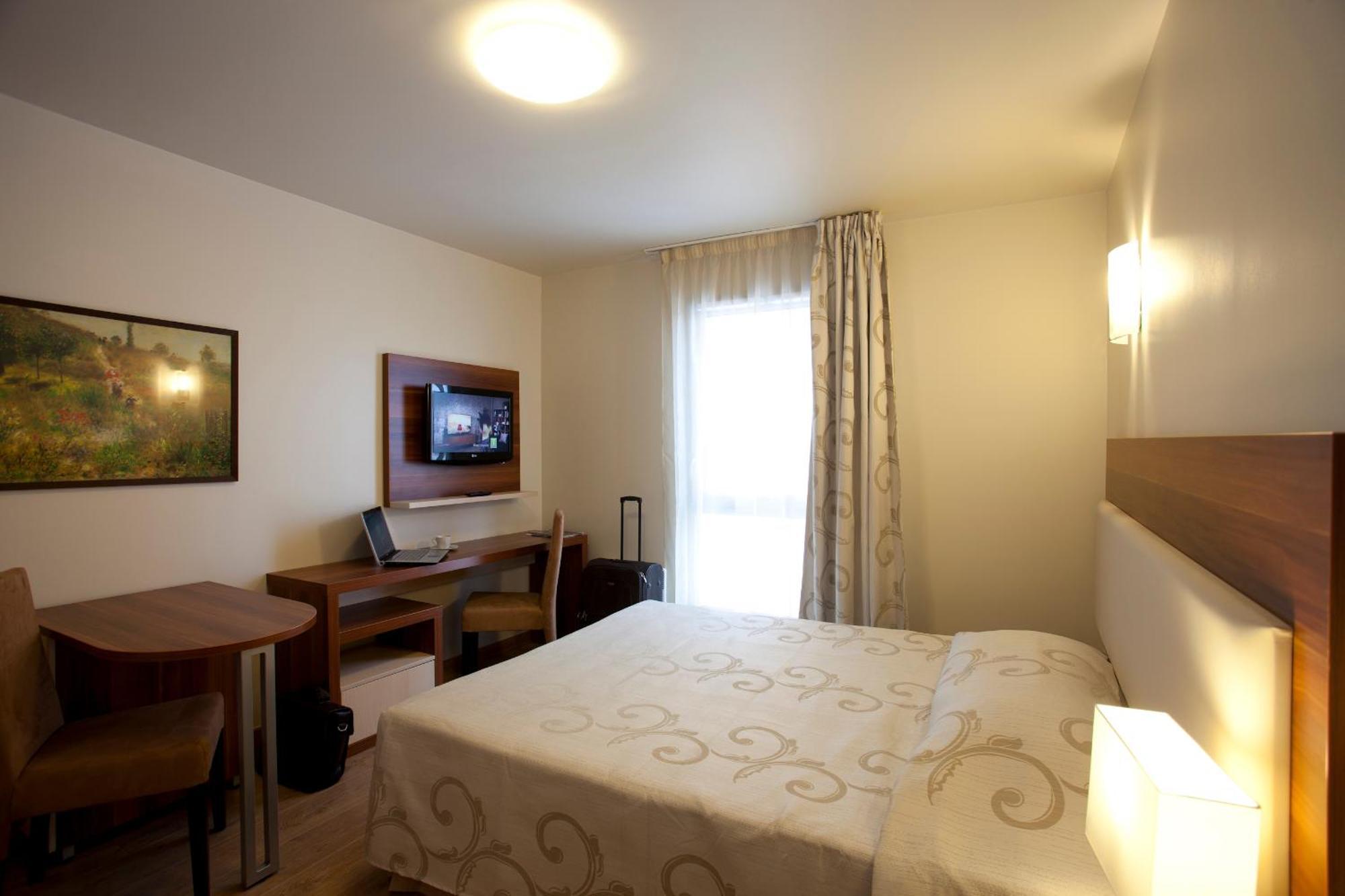Villa Val Senart 1Ere Avenue Quincy-sous-Senart Номер фото