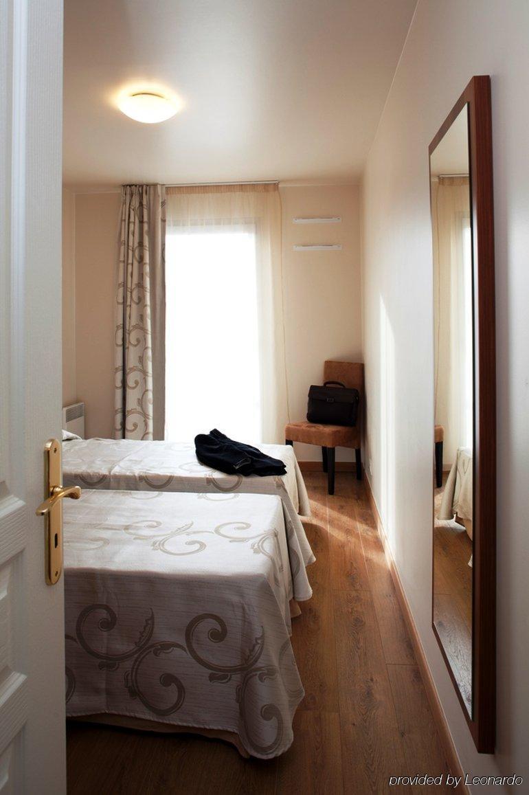 Villa Val Senart 1Ere Avenue Quincy-sous-Senart Номер фото