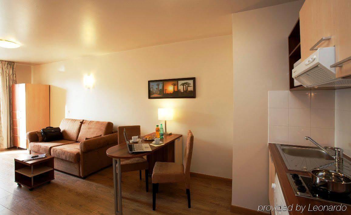 Villa Val Senart 1Ere Avenue Quincy-sous-Senart Номер фото