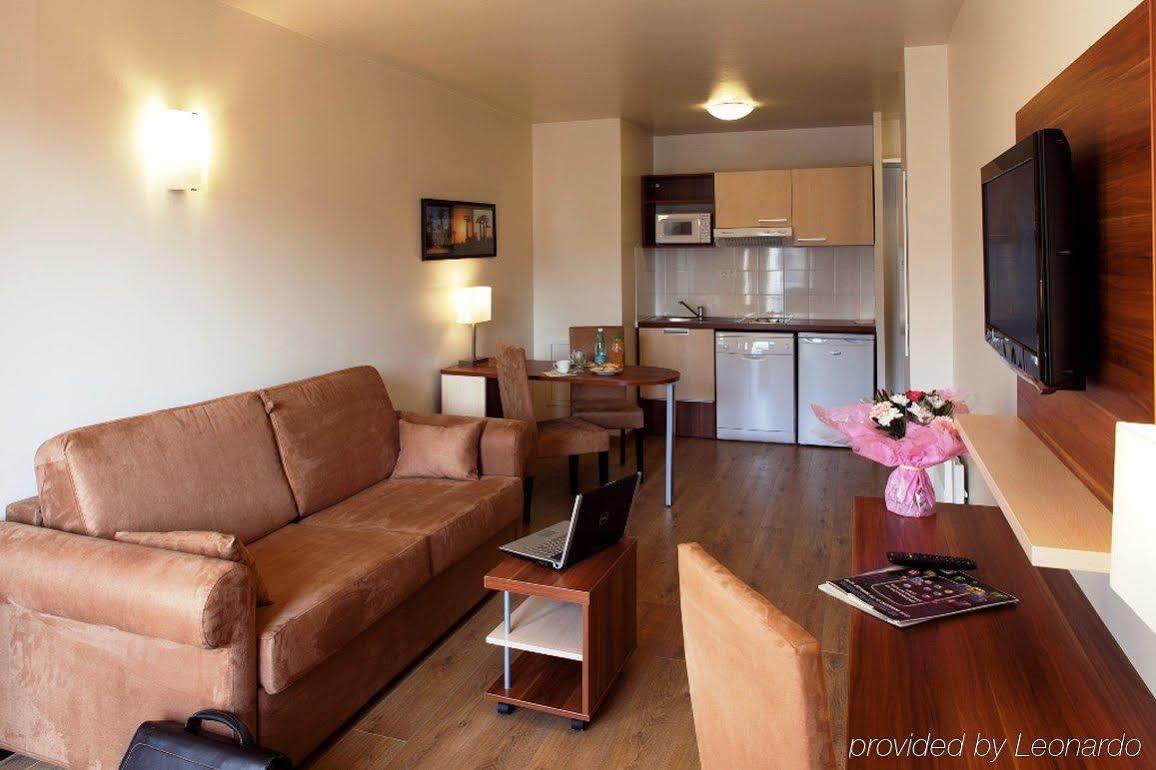 Villa Val Senart 1Ere Avenue Quincy-sous-Senart Номер фото
