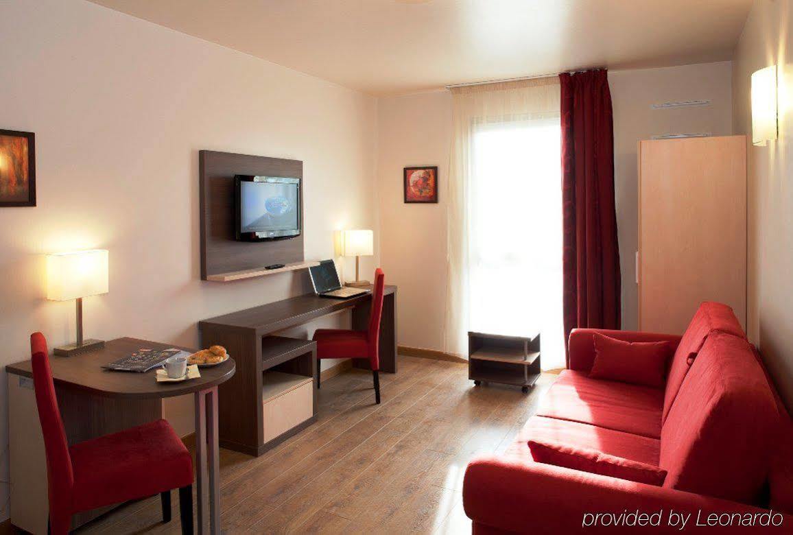 Villa Val Senart 1Ere Avenue Quincy-sous-Senart Номер фото